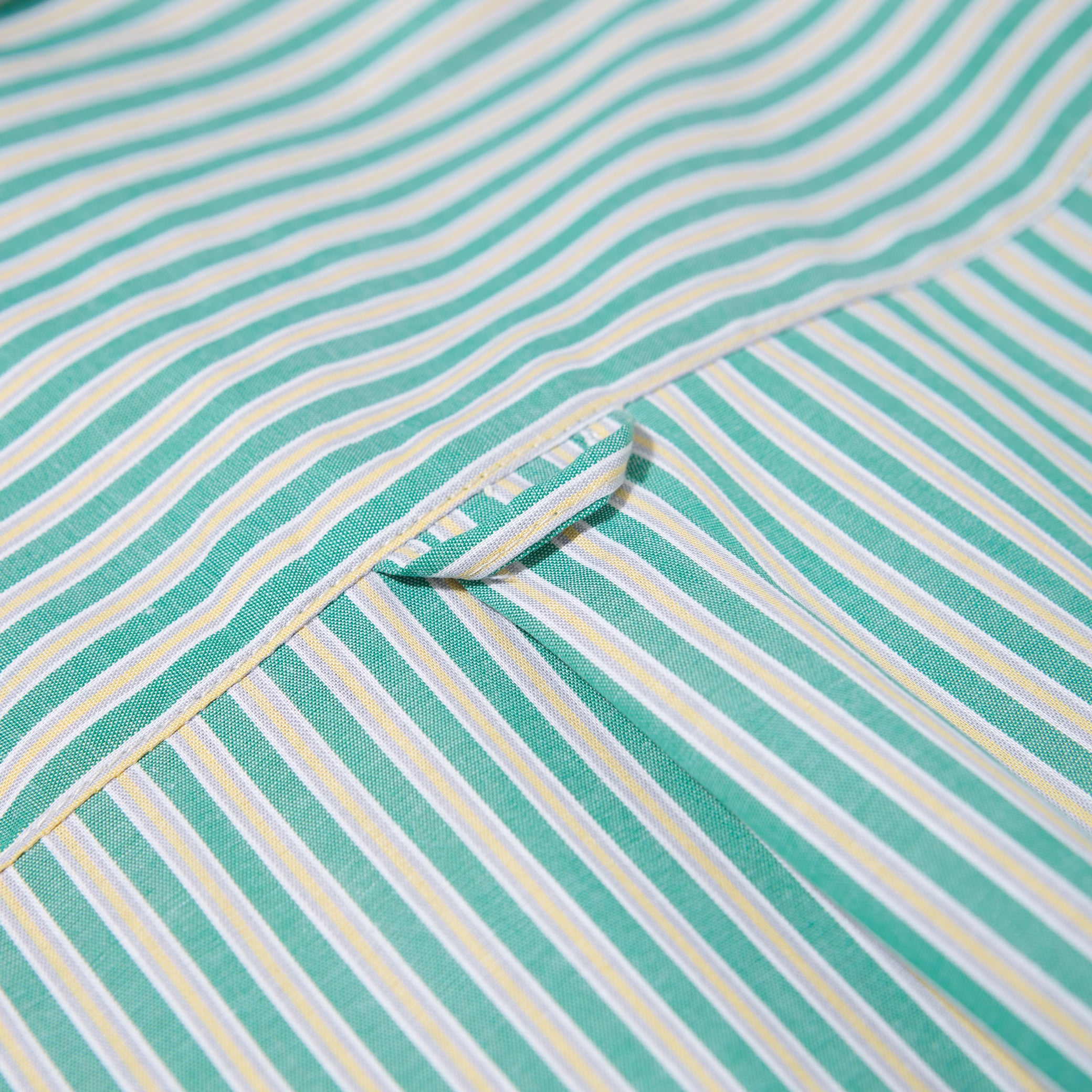striped label shirt (green)