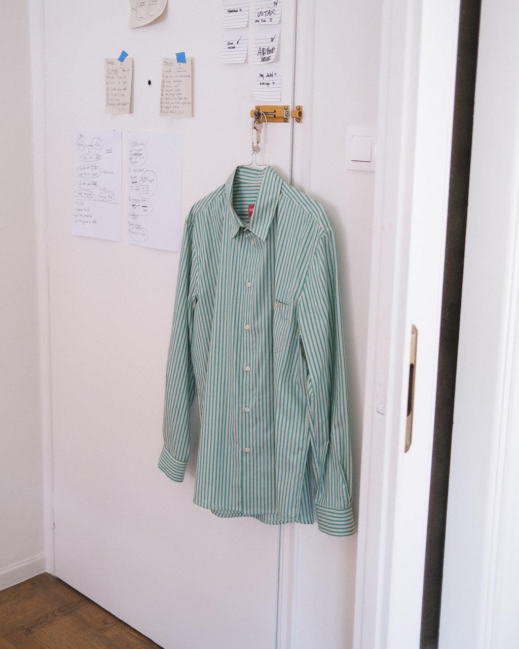 striped label shirt (green)