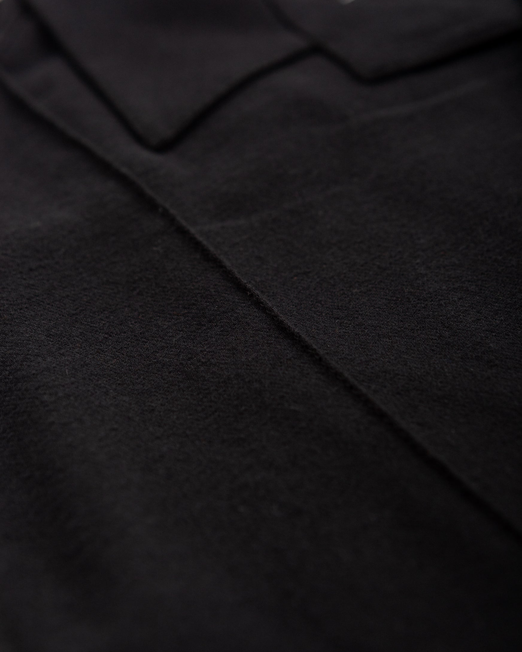 pintuck lapel shirt / noise black