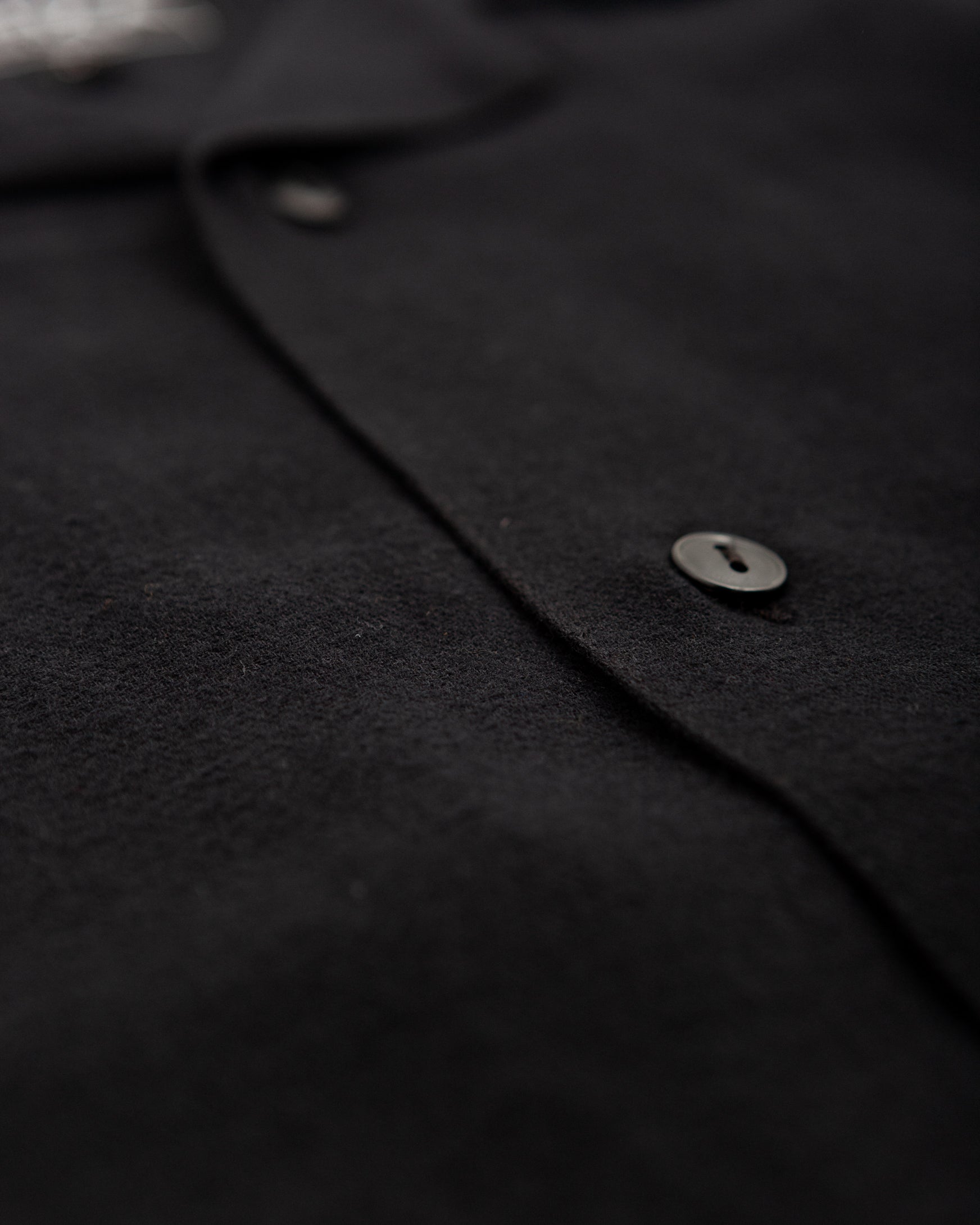 pintuck lapel shirt / noise black