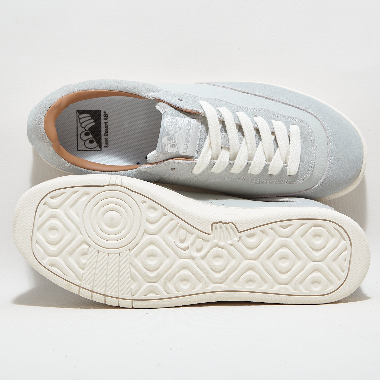 last resort ab CM001 lo (light grey / white)
