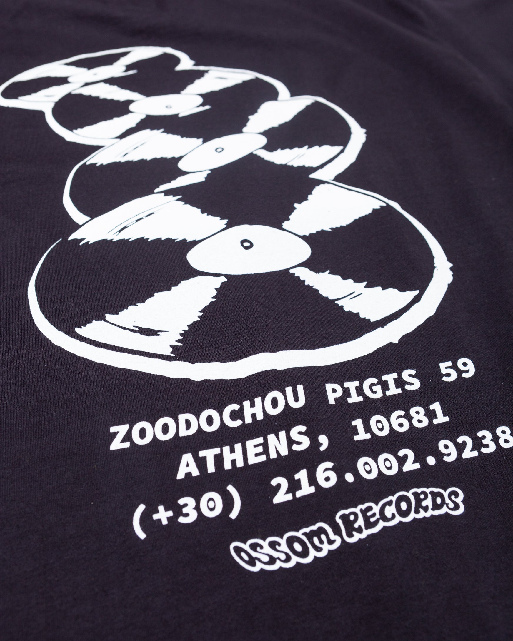 flying discs tee / black